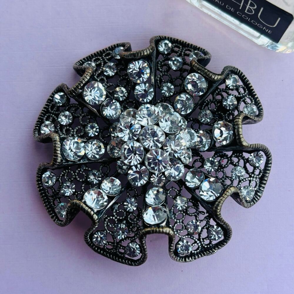 Vintage Sparkling Large Rhinestone Ruffled Brooch - Picture 2 of 5